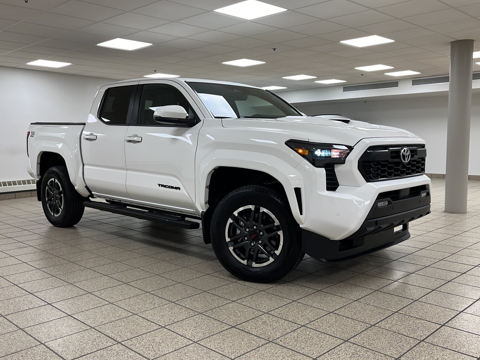 Toyota Tacoma 2025 — photo 2