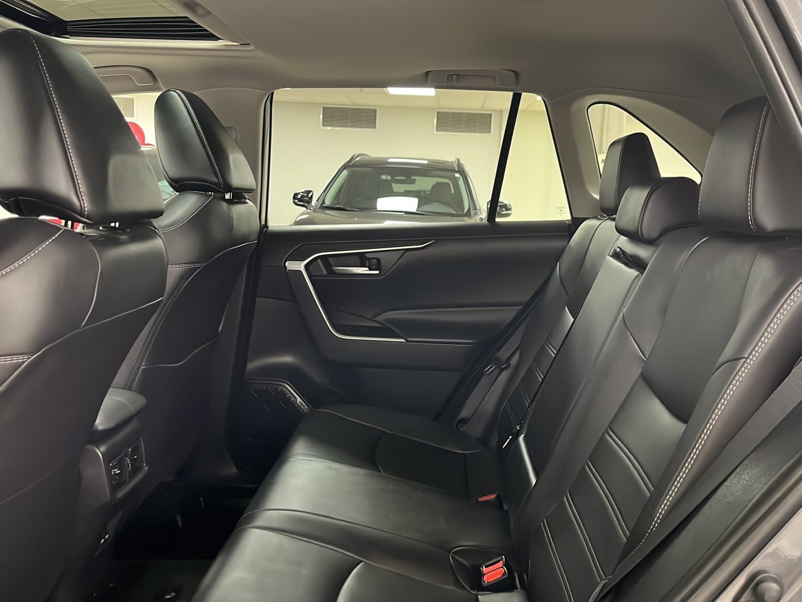 Toyota RAV4 2025 — photo 19