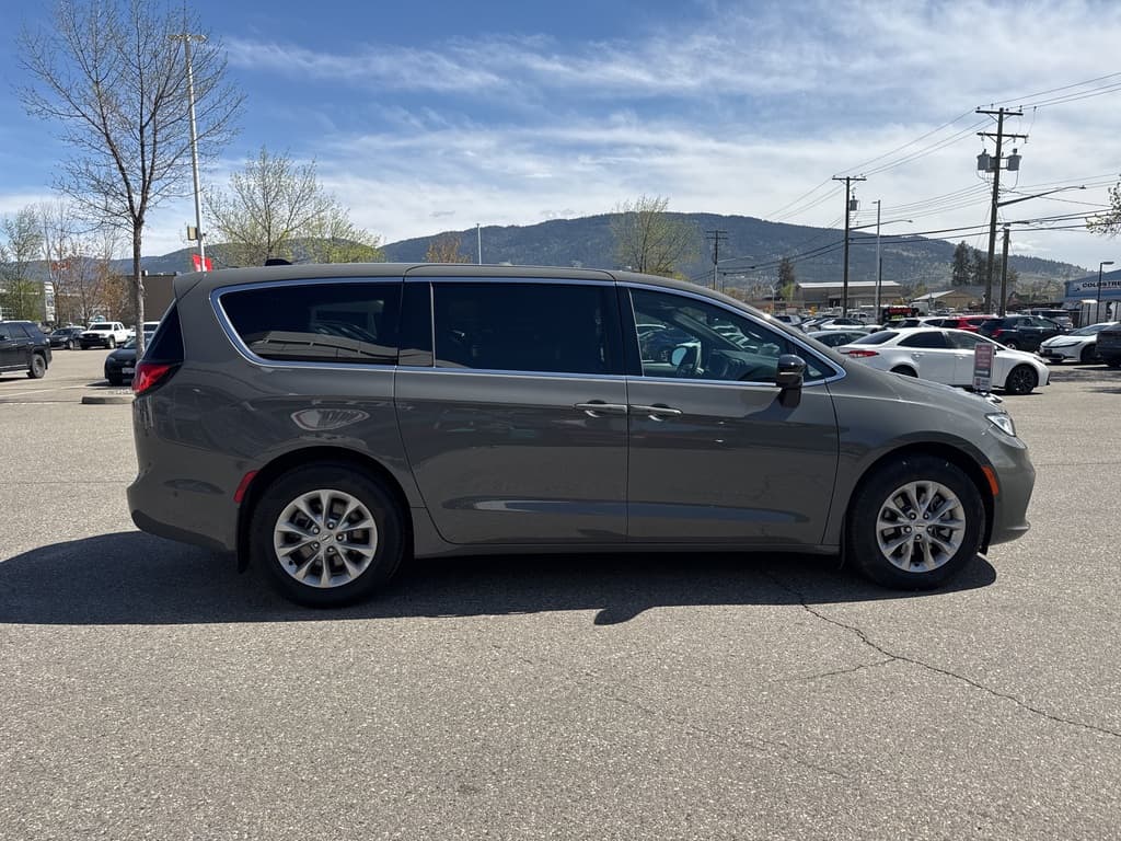 Chrysler Pacifica 2025 — photo 10