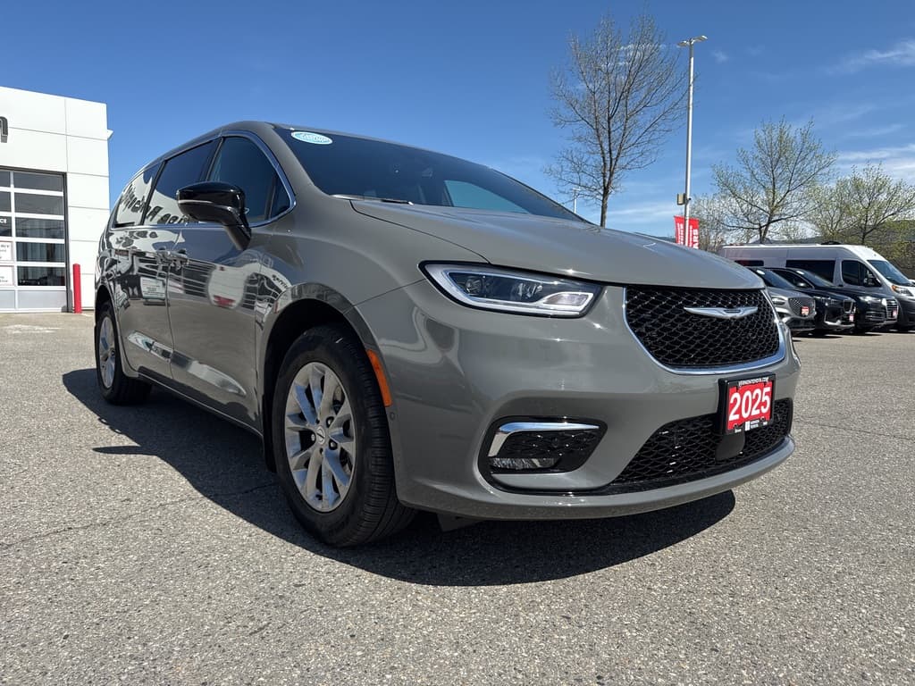 Chrysler Pacifica 2025 — photo 11