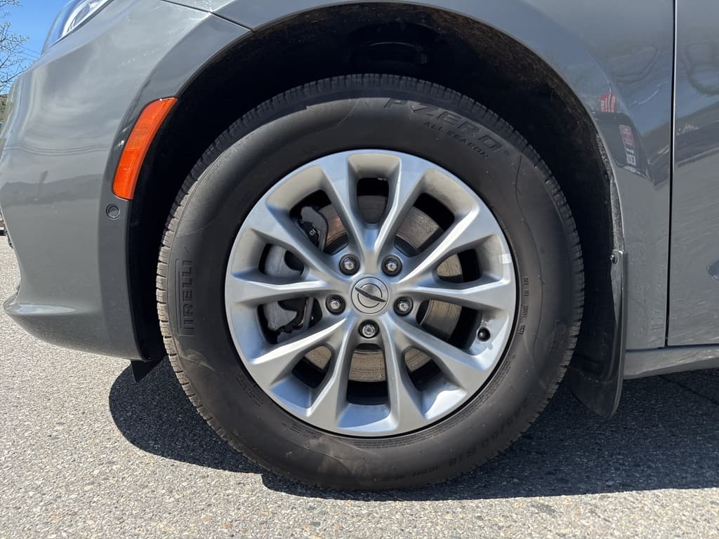 Chrysler Pacifica 2025 — photo 13