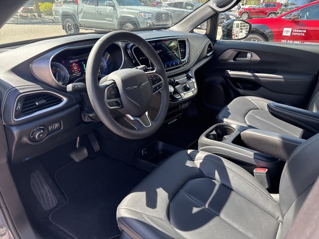 Chrysler Pacifica 2025 — photo 15