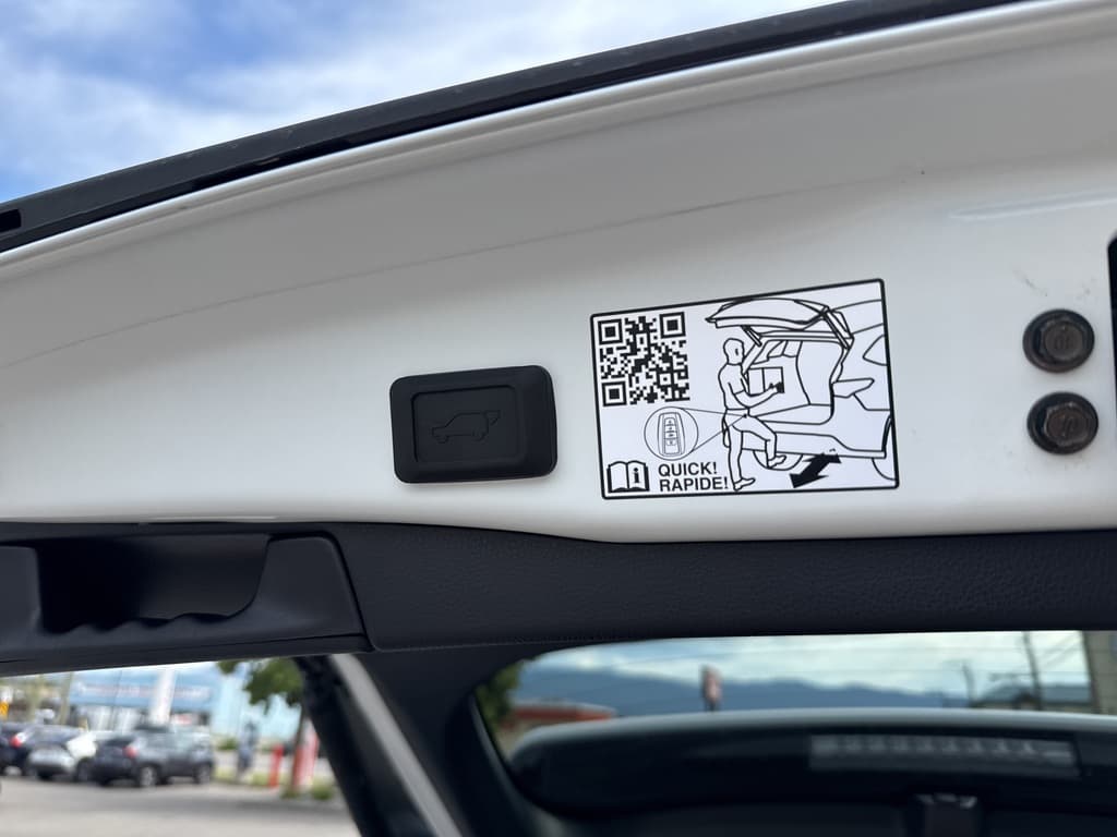 Toyota RAV4 2025 — photo 8