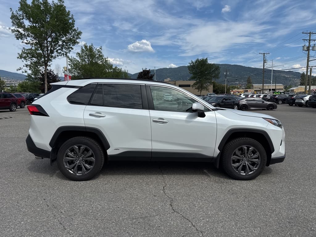 Toyota RAV4 2025 — photo 9
