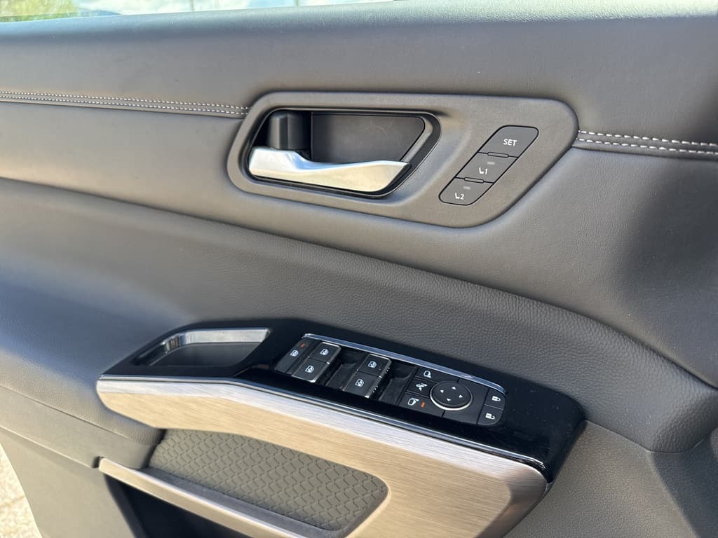 Nissan Pathfinder 2024 — photo 25