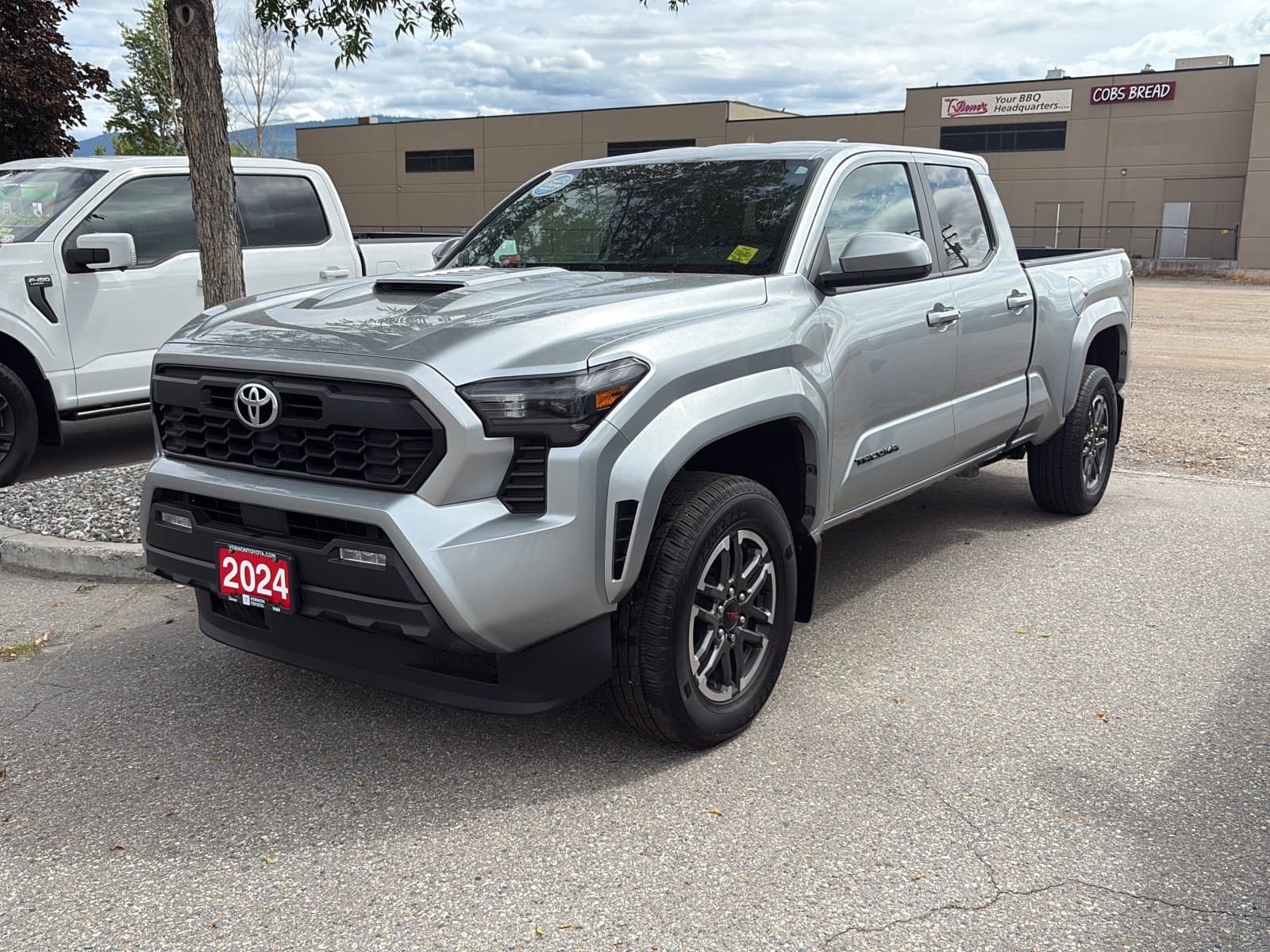 Toyota Tacoma 4X4 2024 — photo 2