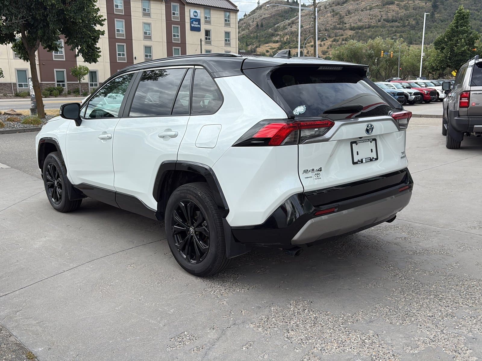 Toyota RAV4 2024 — photo 3