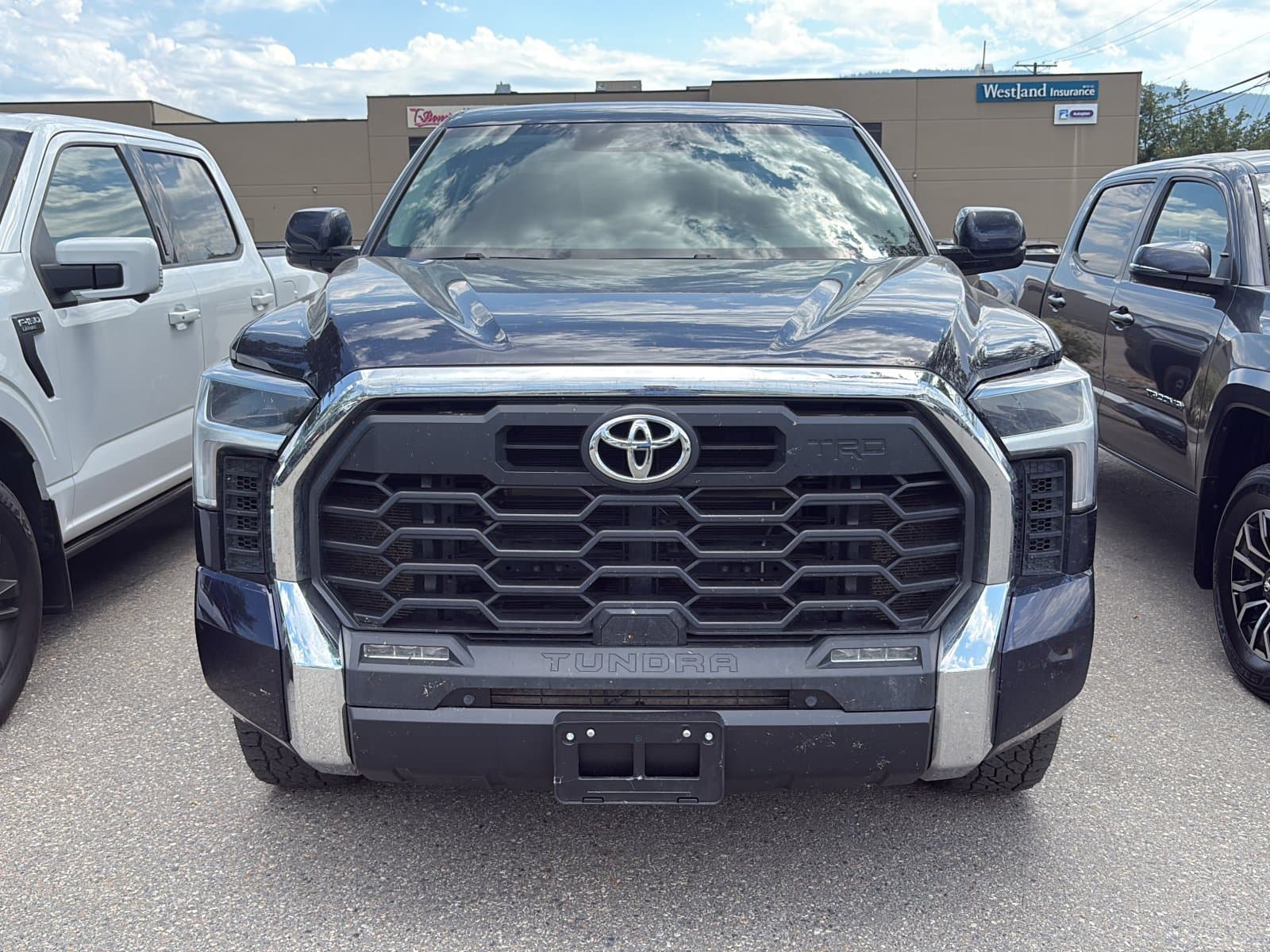 Toyota Tundra 4X4 2024 — photo 8