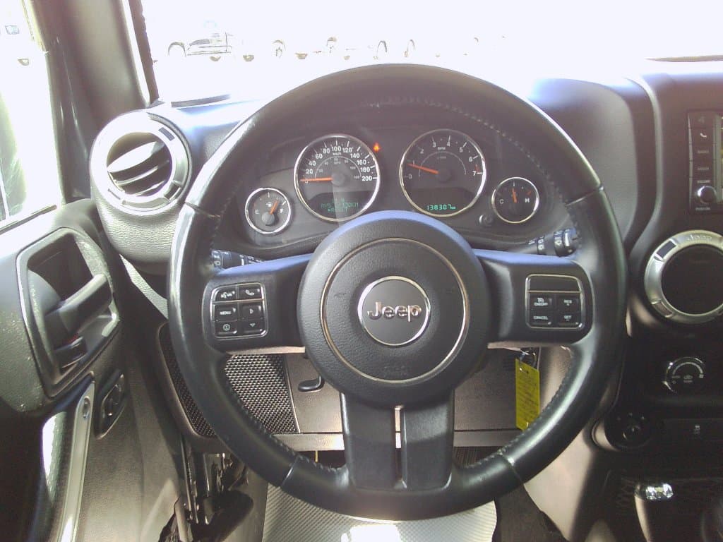 Jeep Wrangler Unlimited 2017 — photo 12