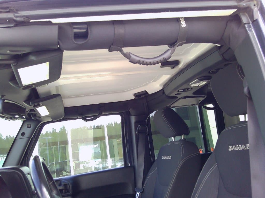 Jeep Wrangler Unlimited 2017 — photo 24