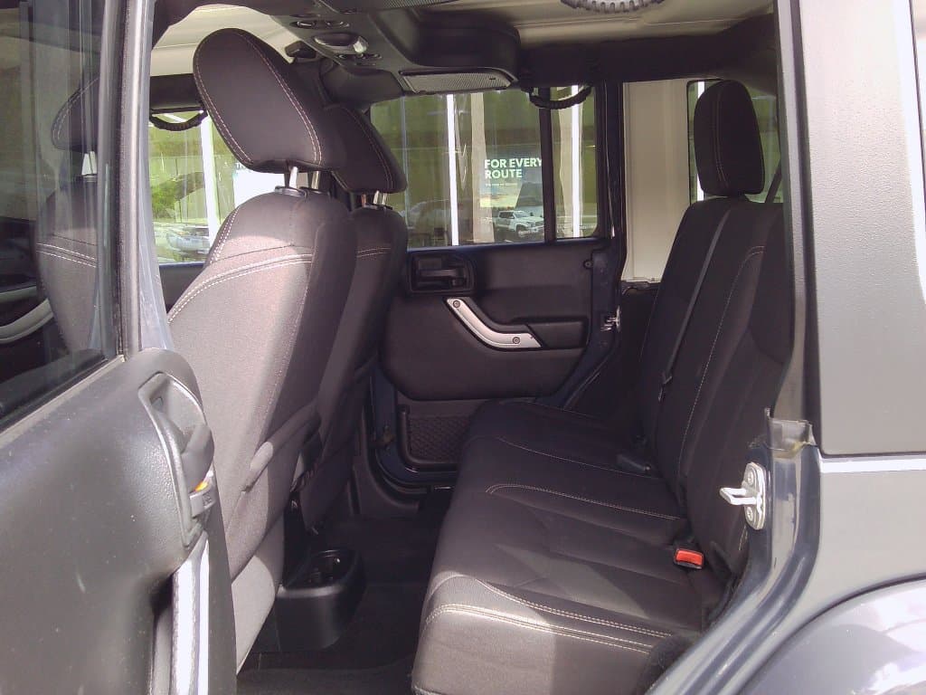 Jeep Wrangler Unlimited 2017 — photo 27
