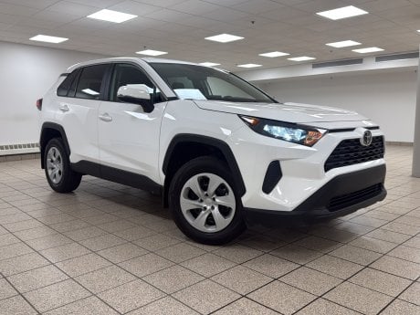 Toyota RAV4 2025 0040 Super White à vendre à Calgary